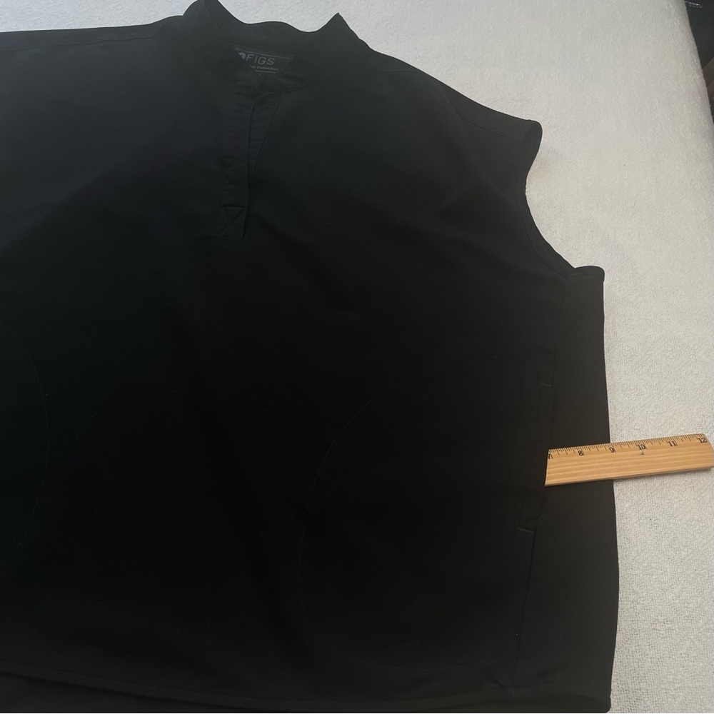 Figs Black Rafaela Scrub Top ~Size XL
Healthcare or Medical Staff - Picture 6 of 7